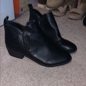 Size 8 woman’s booties